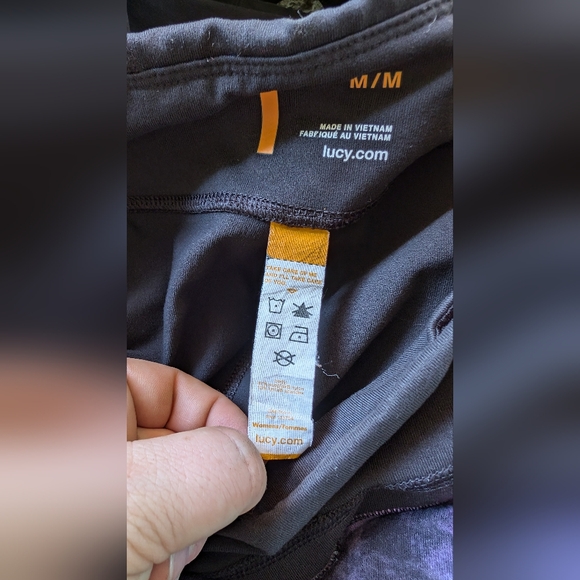 EUC Black Pink Paint Splatter Galaxy Print Capri Leggings Yoga Medium EUC - Picture 2 of 5